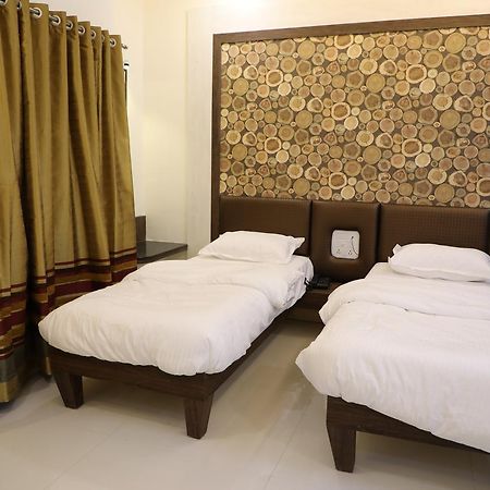 普什帕克公园酒店 Osmanabad 外观 照片