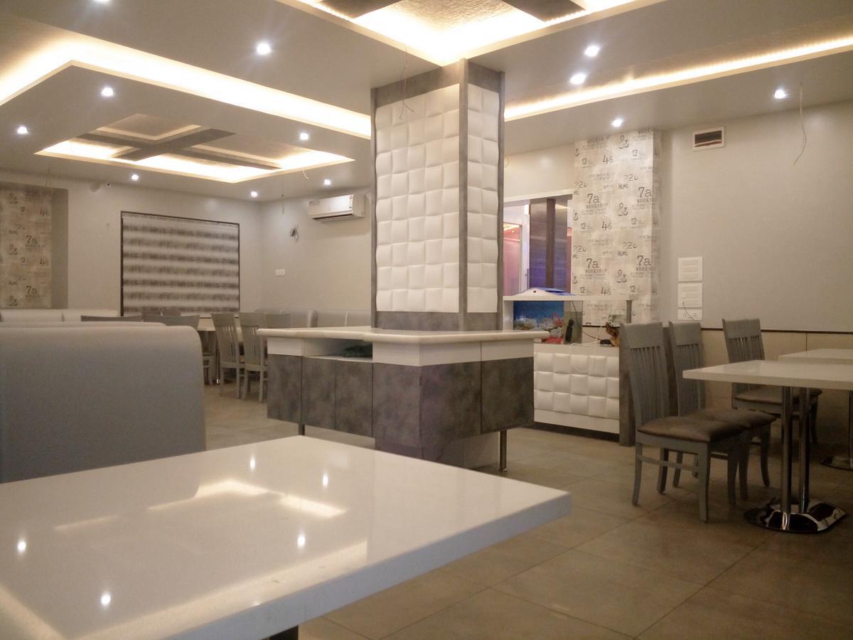 普什帕克公园酒店 Osmanabad 外观 照片