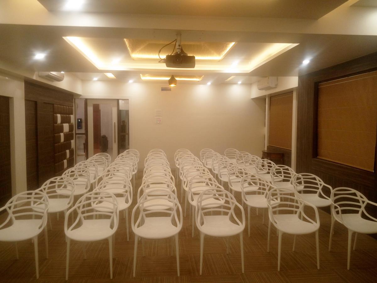 普什帕克公园酒店 Osmanabad 外观 照片